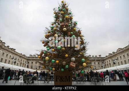 London, UK. 24th Dec, 2017. People ice skating in Somerset ice skating rink Christmas Eve in London. Credit: Dinendra Haria/Alamy Live News Stock Photo