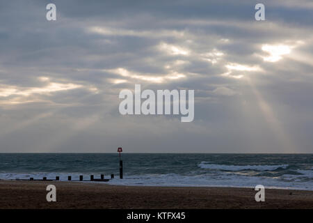 Bournemouth, Dorset, UK. 25th Dec, 2017. UK weather: overcast grey day with some drizzle as the sun tries to break through the clouds over Bournemouth beach on Christmas day. Credit: Carolyn Jenkins/Alamy Live News Stock Photo