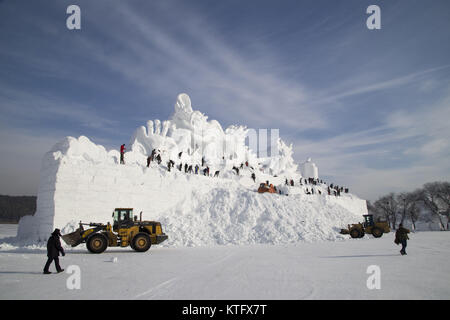 Changchun, Changchun, China. 23rd Dec, 2017. Changchun, CHINA-23rd December 2017:(EDITORIAL USE ONLY. CHINA OUT) .The 80-meter-long dragon shaped snow sculpture can be seen at the Jingyue Lake Park in Changchun, northeast China's Jilin Province. Credit: SIPA Asia/ZUMA Wire/Alamy Live News Stock Photo