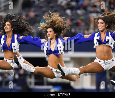 Seattle Seahawks Dallas Cowboys. Apoyo De Los Fanáticos En El Juego De La  Nfl. Silueta De Simpatizantes, Pantalla Grande Con Dos Rivales De Fondo.  Fotos, retratos, imágenes y fotografía de archivo libres