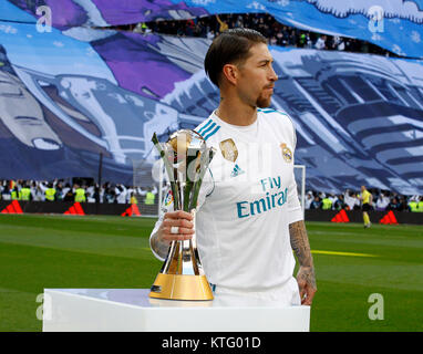 Soccer player Sergio Ramos teaches the public the trophy of the club world cup during the match. La Liga between Real Madrid vs FC Barcelona at the Santiago Bernabeu stadium in Madrid, Spain, December 23, 2017 . Credit: Gtres Información más Comuniación on line, S.L./Alamy Live News Stock Photo