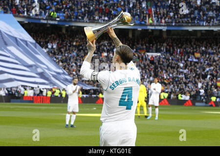 Soccer player Sergio Ramos teaches the public the trophy of the club world cup during the match. La Liga between Real Madrid vs FC Barcelona at the Santiago Bernabeu stadium in Madrid, Spain, December 23, 2017 . Credit: Gtres Información más Comuniación on line, S.L./Alamy Live News Stock Photo