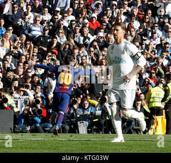 Soccer players Leo Messi and Sergio Ramos during the match. La Liga between Real Madrid vs FC Barcelona at the Santiago Bernabeu stadium in Madrid, Spain, December 23, 2017 . Credit: Gtres Información más Comuniación on line, S.L./Alamy Live News Stock Photo