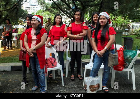 Kuala Lumpur, Malaysia. 25th Dec, 2017. Phillippines people attend to special prayer at St. Jones Church during Christmas day celebration in Kuala Lumpur on December 25, 2017. Credit: Samsul Said/AFLO/Alamy Live News Stock Photo