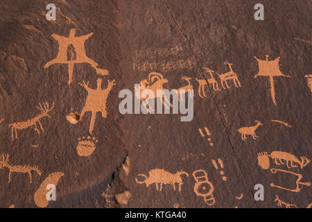 Petroglyphs made by Ute People at Newspaper Rock in Indian Creek National Monument, formerly part of Bears Ears National Monument, southern Utah, USA Stock Photo