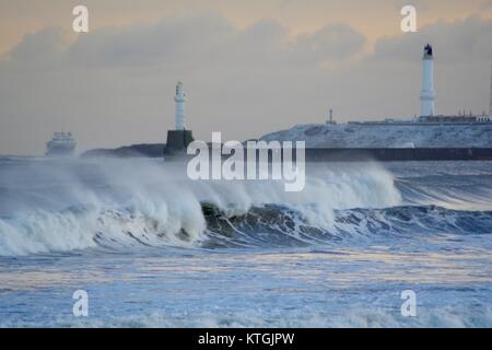 Winter Storm Hits Land at Aberdeen Harbour. Powerful Waves and Girdle Ness Lighthouse in the Background. Scotland, UK.  December 2017. Stock Photo