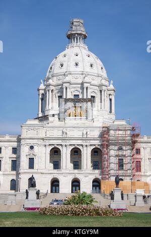 Exterior daytime stock photo of Minnesota state capital building in St. Paul, Minnesota in Ramsey County Stock Photo