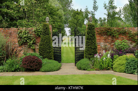 Wrought iron entrance gates leading to Cornwell Manor Stock Photo - Alamy