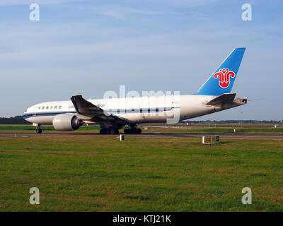 B 2071 China Southern Airlines Boeing 777 F1B cn 37309 taxiing ...