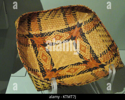 Basket tray, Chitimacha, accessioned in 1902   Native American collection   Peabody Museum, Harvard University   DSC05492 Stock Photo