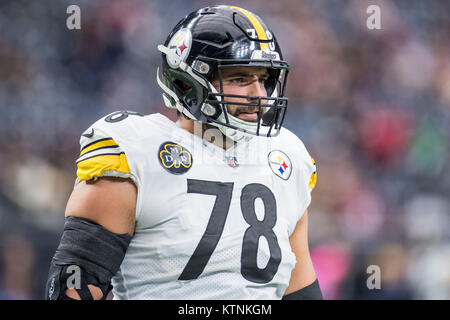 Pittsburgh Steelers offensive tackle Alejandro Villanueva (78) plays in an  NFL football game against the Baltimore Ravens, Sunday, Dec. 10, 2017, in  Pittsburgh. (AP Photo/Don Wright Stock Photo - Alamy