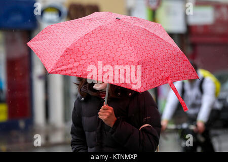 North London, UK. 27th Dec, 2017. Pedestrians shelter from the light snow and sleet beneath umbrellas and hoods in north London Credit: Dinendra Haria/Alamy Live News Stock Photo
