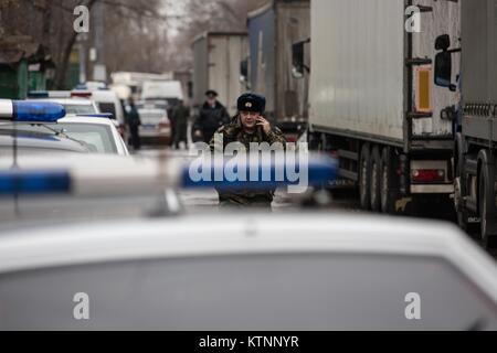 Moscow, Russia. 27th Dec, 2017. Policemen work at the site of a shooting in Moscow, Russia, Dec. 27, 2017. A security guard at a confectionery factory was shot dead on Wednesday in clashes between the former owner and the current management, the Russian Investigative Committee said. Credit: Wu Zhuang/Xinhua/Alamy Live News Stock Photo