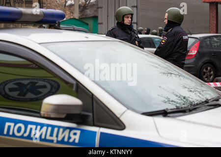 Moscow, Russia. 27th Dec, 2017. Policemen work at the site of a shooting in Moscow, Russia, Dec. 27, 2017. A security guard at a confectionery factory was shot dead on Wednesday in clashes between the former owner and the current management, the Russian Investigative Committee said. Credit: Wu Zhuang/Xinhua/Alamy Live News Stock Photo