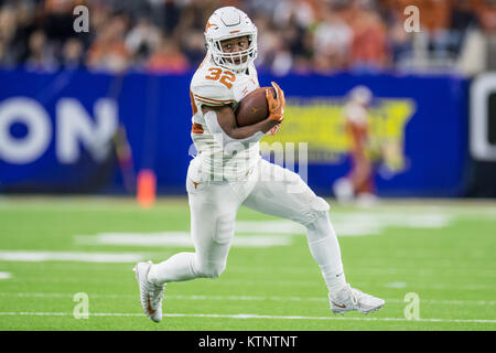 Houston, TX, USA. 27th Dec, 2017. Texas Longhorns running back Daniel Young (32) carries the ball during the 2nd quarter of the Texas Bowl NCAA football game between the Texas Longhorns and the Missouri Tigers at NRG Stadium in Houston, TX. Trask Smith/CSM/Alamy Live News Stock Photo