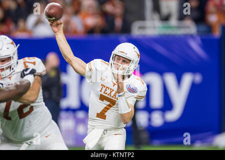 Houston, TX, USA. 27th Dec, 2017. Texas Longhorns quarterback Shane Buechele (7) passes during the 2nd quarter of the Texas Bowl NCAA football game between the Texas Longhorns and the Missouri Tigers at NRG Stadium in Houston, TX. Trask Smith/CSM/Alamy Live News Stock Photo