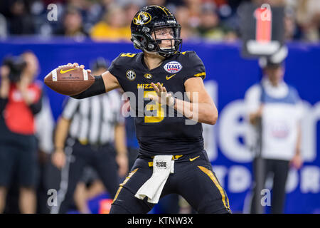 Houston, TX, USA. 27th Dec, 2017. Missouri Tigers quarterback Drew Lock (3) passes during the 4th quarter of the Texas Bowl NCAA football game between the Texas Longhorns and the Missouri Tigers at NRG Stadium in Houston, TX. Texas won the game 33 to 16.Trask Smith/CSM/Alamy Live News Stock Photo