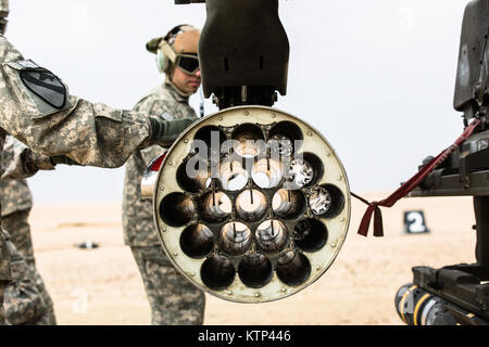 Soldiers from 4th Battalion, 227th Attack Reconnaissance Battalion, 1st Cavalry, now under the 42nd Combat Aviation Brigade, load an AH-64 Apache with 2.75 inch rockets during a Forward Arming and Refueling Point exercise with A Company, 642nd Aviation Support Battalion, 42nd CAB, on Jan. 15, 2014, near Camp Buehring, Kuwait.  The 42nd CAB, New York Army National Guard, is based in Kuwait and has assumed command of Army aviation assets in the region as part of Operation Enduring Freedom. (N.Y. Army National Guard photo by Spc. Harley Jelis/Released) Stock Photo