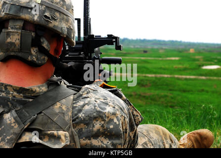 Soldiers from Alpha Company, 27th Brigade Special Troops Battalion, conducts marksmanship training with the Mk 19 Grenade Launcher during range operations at Fort Drum on May 16. The Mk 19, which first saw action in Vietnam, is a 40mm belt-fed automatic grenade launcher with a maximum effective range of 2,212 meters (US Army photo by Spc. Alexander Rector). Stock Photo