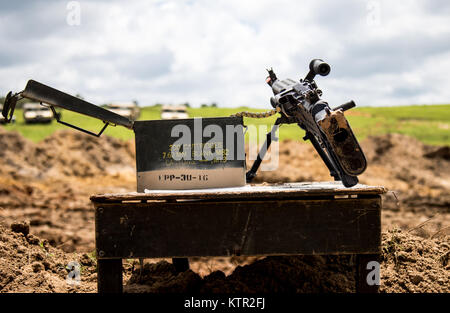 An M249 light machine gun assigned to a Soldier in the New York Army National Guard's Bravo Battery, 1st Battalion, 258th Field Artillery Regiment, rests on a platform at a temporary artillery encampment in the Army’s Joint Readiness Training Center, Fort Polk, La., July 26, 2016. The artillerymen joined more than 3,000 Soldiers from New York and 2,000 Soldiers from other state Army National Guard units, active Army and Army Reserve troops as part of the 27th Infantry Brigade Combat Team task force.  The Soldiers will hone their skills and practice integrating combat operations ranging from in Stock Photo