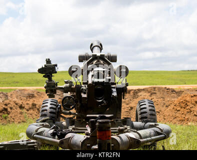 A 105mm howitzer from the New York Army National Guard's Bravo Battery, 1st Battalion, 258th Field Artillery Regiment, aims across a field at the Army’s Joint Readiness Training Center, Fort Polk, La., July 26, 2016. The artillerymen joined more than 3,000 Soldiers from New York and 2,000 Soldiers from other state Army National Guard units, active Army and Army Reserve troops as part of the 27th Infantry Brigade Combat Team task force.  The Soldiers will hone their skills and practice integrating combat operations ranging from infantry troops engaging in close combat with the enemy to artiller Stock Photo