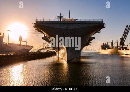 The World War 2 era Essex class carrier USS Hornet now sits as a museum at Alameda Point. In addition to distinguished service during the second world Stock Photo