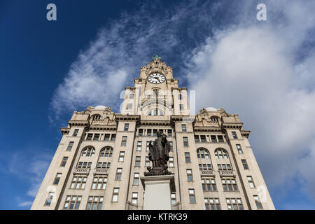 Royal Liver building and memorial to Sir Alfred Lewis Jones (British ship-owner), Liverpool, Merseyside, UK Stock Photo