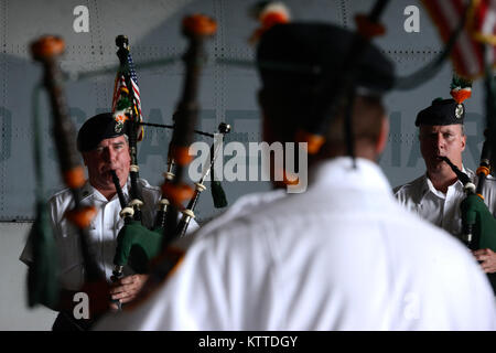 Members of the New York City Fire Department’s pipe and drum corps play during the start of a memorial service at Stewart Air National Guard Base, Newburgh, New York, Aug. 27, 2017. Hundreds of Marines, Airmen and civilians came to honor the nine Marines assigned to Marine Aerial Refueler Transport Squadron 452 who were among the 16 dead following a KC-130T Super Hercules crash in July. (U.S. Air Force photo by Staff Sgt. Julio A. Olivencia Jr.) Stock Photo