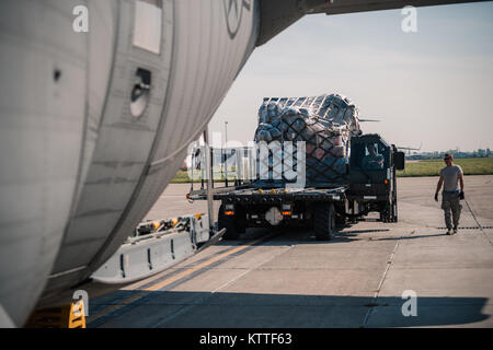 The 152nd Airlift Wing, Reno Air National Guard Base, Nevada Air National Guard, came to the Niagara Falls Air Reserve Station to begin flying members of the 105th Military Police Company, Buffalo, New York Army National Guard, to the U.S. Virgin Islands where they will provide hurricane relief, Niagara Falls, N.Y., Sept. 25, 2017. More than 20 members of the 105th MP Co. loaded equipment and personnel and began their deployment to the U.S. Virgin Islands ahead of more Soldiers flying later in the week. (Air National Guard photo by Staff Sgt. Ryan Campbell) Stock Photo