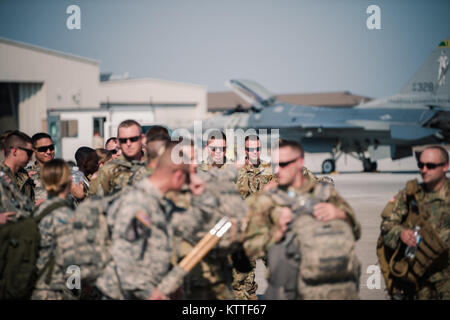 The 105th Military Police Company, Buffalo, New York Army National Guard, prepares to fly from the Niagara Falls Air Reserve Station to the U.S. Virgin Islands where they will provide hurricane relief, Niagara Falls, N.Y., Sept. 25, 2017. More than 20 members of the 105th MP Co. loaded equipment and personnel and began their deployment to the U.S. Virgin Islands ahead of more Soldiers flying later in the week. (Air National Guard photo by Staff Sgt. Ryan Campbell) Stock Photo