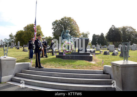 Major General Raymond Shields, commander of the New York Army National Guard, surveys the gravesite of President Chester A. Arthur in Albany Rural Cemetery in Menands, N.Y. on Oct. 5, 2017 prior to placing a wreath at his grasve. The United States Military honors deceased presidents with a wreath from the sitting president at their gravesite on the anniversary of the past president's birth. ( New York State Division of Military and Naval Affairs photo by William Albrecht) Stock Photo