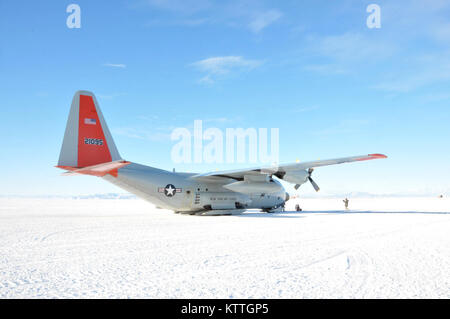 A ski-equipped LC-130 “Skibird” with the 139th Expeditionary Airlift Squadron sits on the Williams Field skiway at McMurdo Station, Antarctica, on Nov. 6, 2017, prior to departing for an IcePod mission. The LC-130 aircraft is deployed to Antarctica in support of Operation Deep Freeze from the New York Air National Guard’s 109th Airlift Wing in Scotia, New York. This is the 30th season the 109th AW is providing ODF support. ODF is the Department of Defense’s logistical support to the National Science Foundation’s U.S. Antarctic Program. (U.S. Air National Guard photo by Master Sgt. Catharine Sc Stock Photo