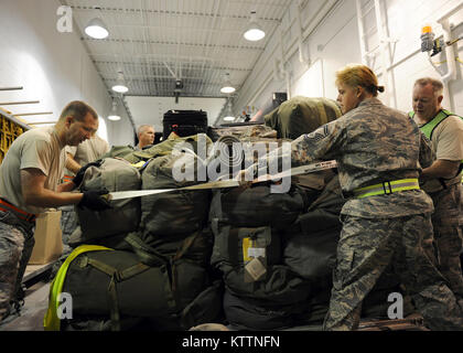 New York Air National Guard members of the 174th Fighter Wing work together loading pallets of luggage for the airman that are in processing at Hancock Fields mobility processing center in Syracuse NY, on 29 August 2011 in support of Hurricane Irene.  The 174th Fighter Wing activated over 130 military members. (U.S. Air Force photo by SSgt Ricky Best) Stock Photo