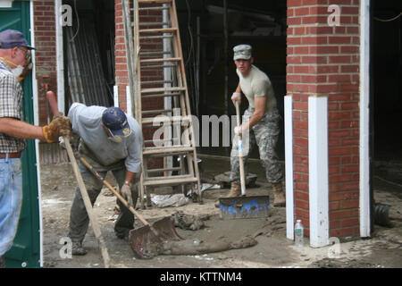 New York Army National Guard Soldiers from the 206th Military Police Company, based in Latham, assist cleanup efforts at the Middleburgh Central School Sep. 3 as part of the National Guard's support to flood ravaged communities in Essex, Greene and Delaware Counties.  Photo by Lt. Col. Richard Goldenberg, NY National Guard. Stock Photo