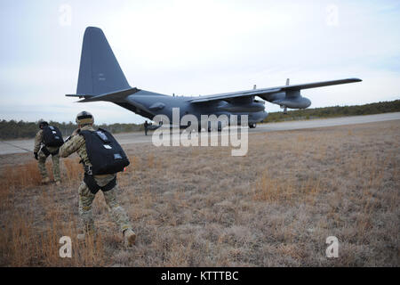 WESTHAMPTON BEACH, NY - Pararescue Jumpers and Combat Rescue Officers with the 103rd Rescue Squadron conduct tandem jump training with Col Robert Landsiedel, 106th Rescue Wing's executive officer.  (USAF/Senior Airman Christopher Muncy/released) Stock Photo