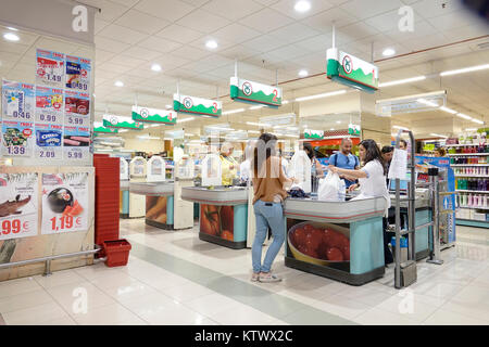 Porto Portugal,Supermercado Froiz,grocery store,supermarket,sign,cashier,check out lines,sales flyer,Hispanic,immigrant immigrants,man men male,woman Stock Photo