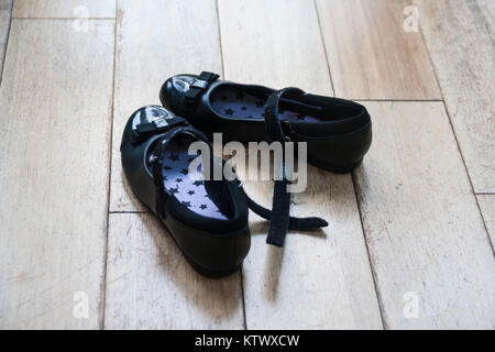 clarks childrens black patent shoes