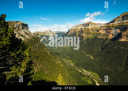 View west of the Ordesa Valley glacial trough from the Faja de Pelay hiking trail, Ordesa National Park, Pyrenees, Aragon, Spain, Europe Stock Photo