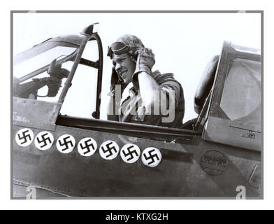 USAAF Renowned U.S. pilot Roy Whittaker, 57th Fighter Group, in the cockpit of his P-40 fighter. April 18, 1943 at Cape Bon (Tunisia). The seven swastikas painted on his plane mark the number of German aircraft Roy Whittaker had shot down by April 1943 Stock Photo