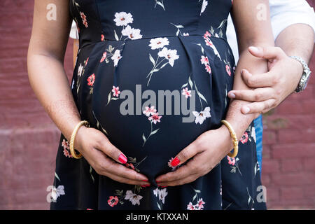 9 months pregnant hospital hi-res stock photography and images - Alamy