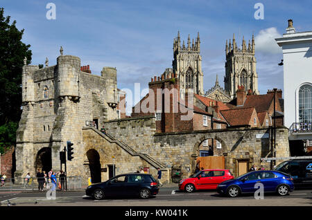 England, York, Old Town, city fortification in the Saint Leonhard place and cathedral, Altstadt, Stadtbefestigung am St Leonhard place und Kathedrale Stock Photo