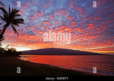 Sunrise at Ma'alaea, Maui, Hawaii.  Mount Haleakala in the distance. Stock Photo