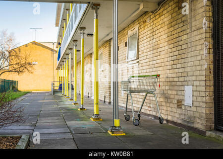 Abandoned shopping trolley outside council flats in Golden Grove housing estate 2017, St Marys, Southampton, England, UK Stock Photo