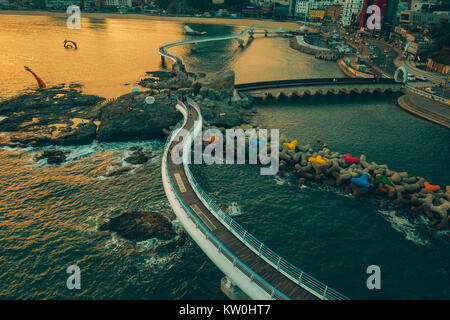 The Songdo Coastal Walkway stretches for 800 m, starting at the Hyeon-in Square on Songdo Beach and ending at the Amnam Park Stock Photo