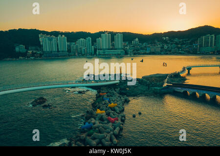 The Songdo Coastal Walkway stretches for 800 m, starting at the Hyeon-in Square on Songdo Beach and ending at the Amnam Park Stock Photo