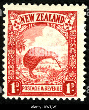 1935 New Zealand 1 penny pictorial stamp featuring a kiwi Stock Photo