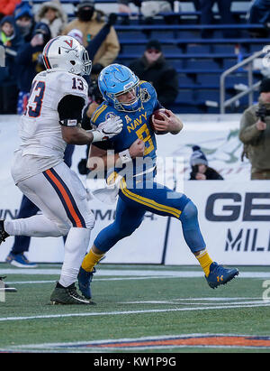 Annapolis, MD, USA. 28th Dec, 2017. Navy Midshipmen QB #9 Zach Abey runs for a touchdown during the Military Bowl between the University of Virginia Cavaliers and the United States Naval Academy Midshipmen at Navy Marine Corps Memorial Stadium in Annapolis, MD. Justin Cooper/CSM/Alamy Live News Stock Photo