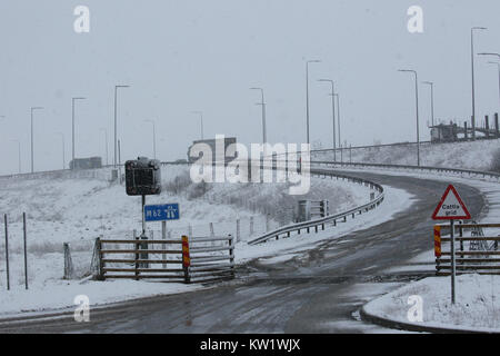 Saddleworth, UK. 29th Dec, 2017. The Trans Penine route linking Liverpool and Hull remains open during a snow storm,  M62, Saddleworth, 29th December, 2017 (C)Barbara Cook/Alamy Live News Stock Photo