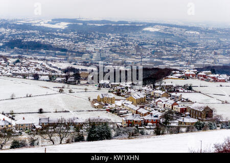 A view of Huddersfield from Castle Hill, Huddersfield, West Yorkshire, UK.  Heavy snowfall Castle Hill, Huddersfield, West Yorkshire, UK. 29th Dec, 2017. Credit: CARL DICKINSON/Alamy Live News Stock Photo