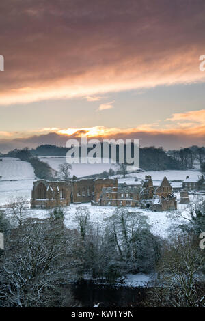 Barnard Castle, Teesdale, County Durham UK.  Friday 29th December 2017. UK Weather.  It was a cold and frosty end to the day as the sun set over the ruins of Egglestone Abbey near Barnard Castle this evening.  Credit: David Forster/Alamy Live News Stock Photo